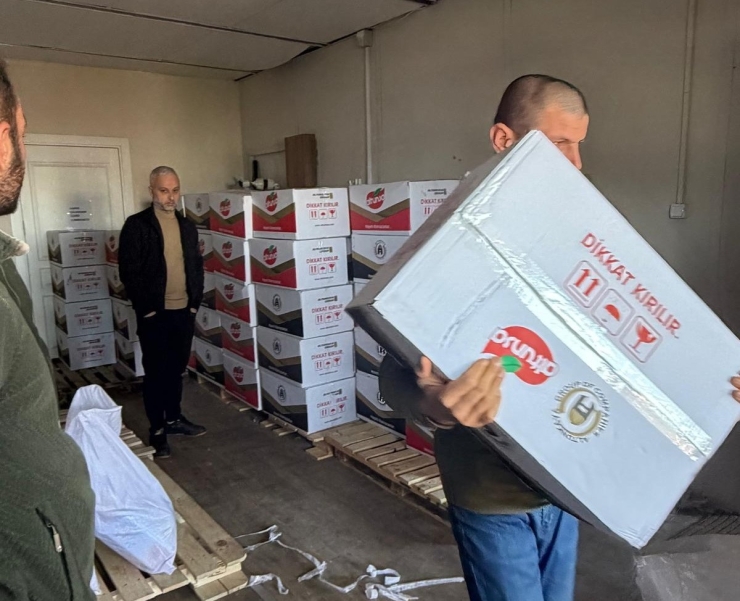 Hayırseverden Binlerce Aileye Gıda Yardımı