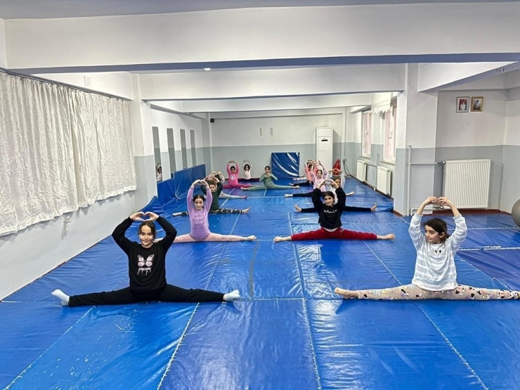 Gençler, Gençlik Ve Spor Bakanlığı Kurslarından Hayata Hazırlanıyor