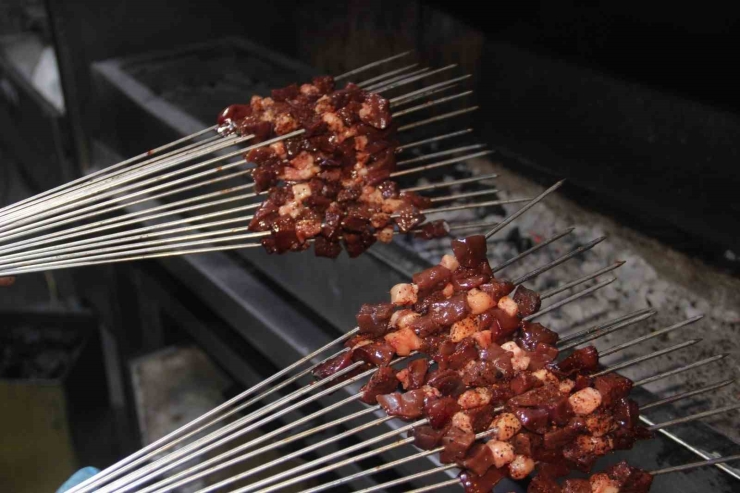 Şanlıurfa’da Sahur Vakti Ciğer Keyfi