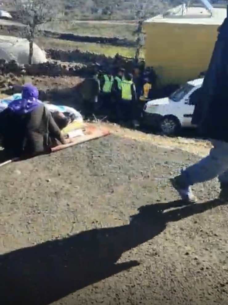 Diyarbakır’da Araç Evin Duvarına Çarptı: 2 Yaralı