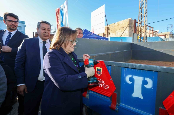 Gaziantep Büyükşehir’in "reflektör Tak, Görünür Ol" Projesinde İlk Dağıtım Gerçekleştirildi