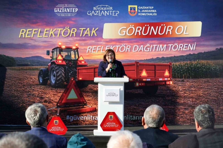Gaziantep Büyükşehir’in "reflektör Tak, Görünür Ol" Projesinde İlk Dağıtım Gerçekleştirildi