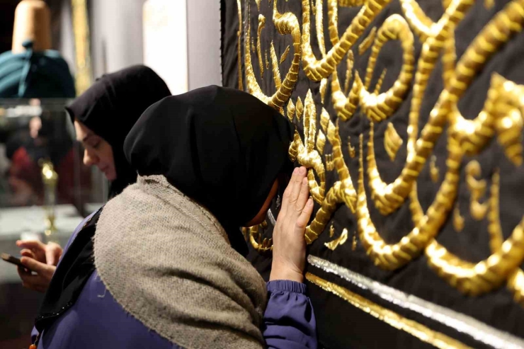 Gaziantep Büyükşehir Ev Sahipliğinde Mukaddes Emanetler Sergisi’ne Yoğun İlgi