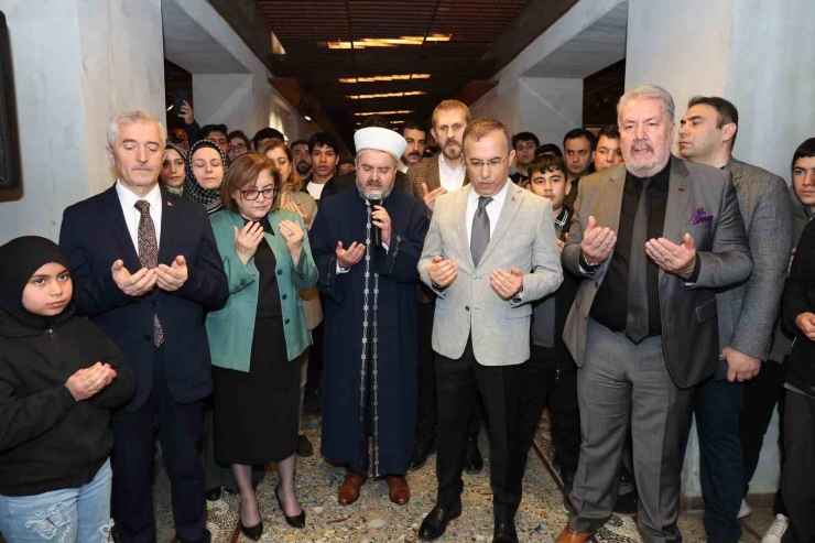 Gaziantep Büyükşehir Ev Sahipliğinde Mukaddes Emanetler Sergisi’ne Yoğun İlgi