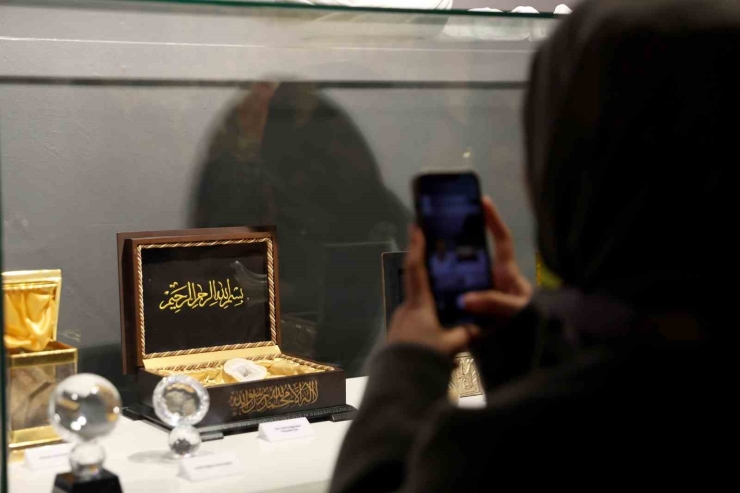 Gaziantep Büyükşehir Ev Sahipliğinde Mukaddes Emanetler Sergisi’ne Yoğun İlgi