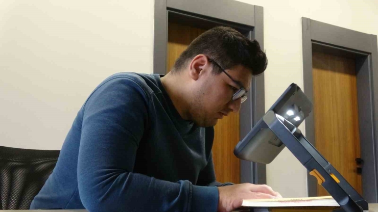 Görme Engeliler Braille Alfabesi Öğreniyor