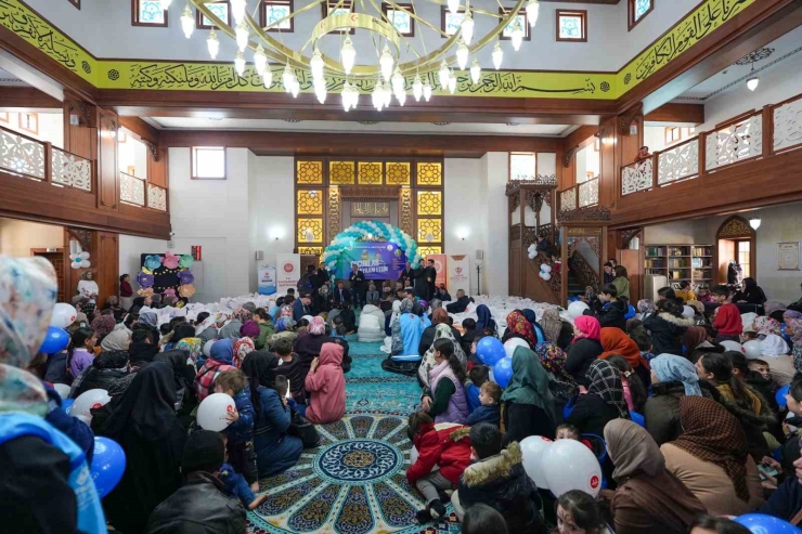 Ramazan Bayramı Öncesi Yetim Çocukların Yüzleri Güldürüldü