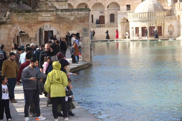 Ramazan Ayında Balıklıgöl’e Ziyaretçi Akını
