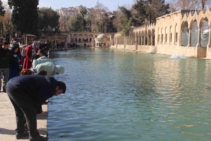 Ramazan Ayında Balıklıgöl’e Ziyaretçi Akını
