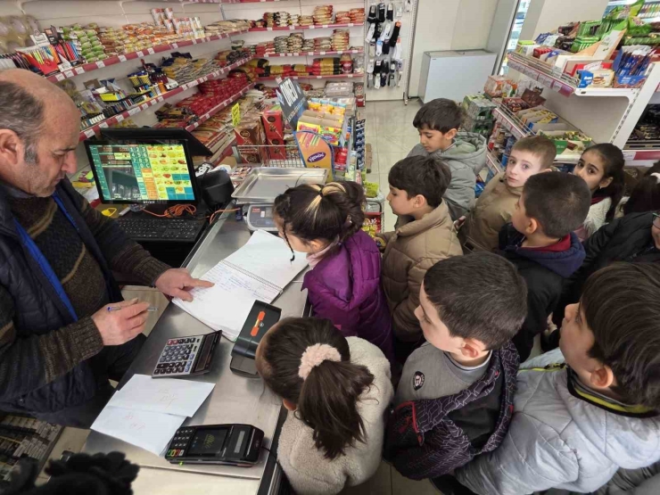 Adıyaman’da Zimem Defterine Minik Eller Dokundu