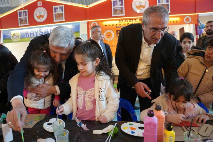 Başkan Hallaç’a Ramazan Çarşısı’nda Sürpriz Doğum Günü Kutlaması