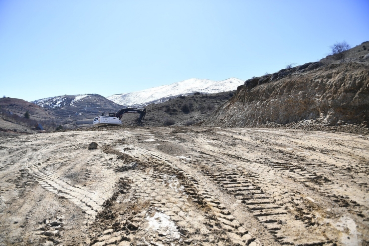 Yeşilyurt’un Mullakasım Mahallesi Yeni Yollarla Buluşuyor