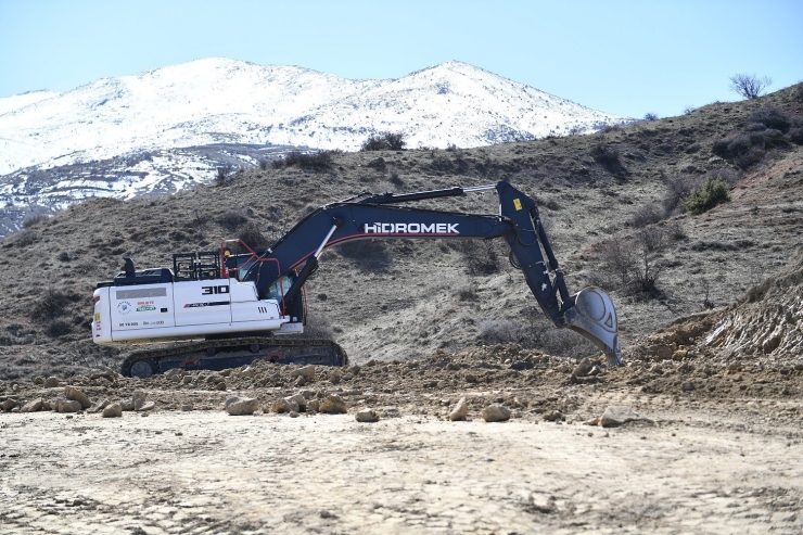 Yeşilyurt’un Mullakasım Mahallesi Yeni Yollarla Buluşuyor