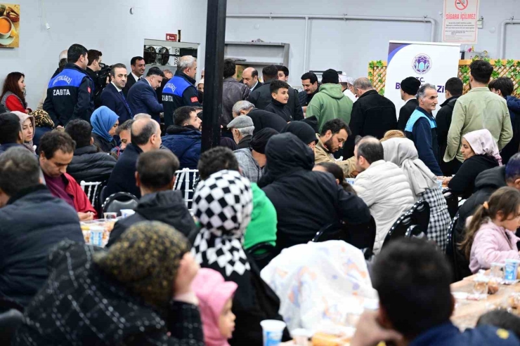 Başkan Taşkın Vatandaşlarla İftar Sofrasında Buluştu