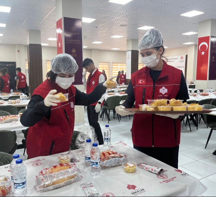 Gaziantep Kolej Vakfı Öğrencileri, Gönül Sofrasında Buluştu