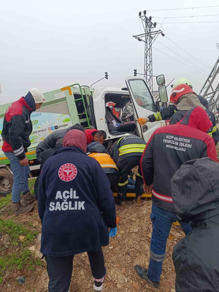 Nizip Belediyesi’ne Ait Araç Kaza Yaptı: 1 Yaralı