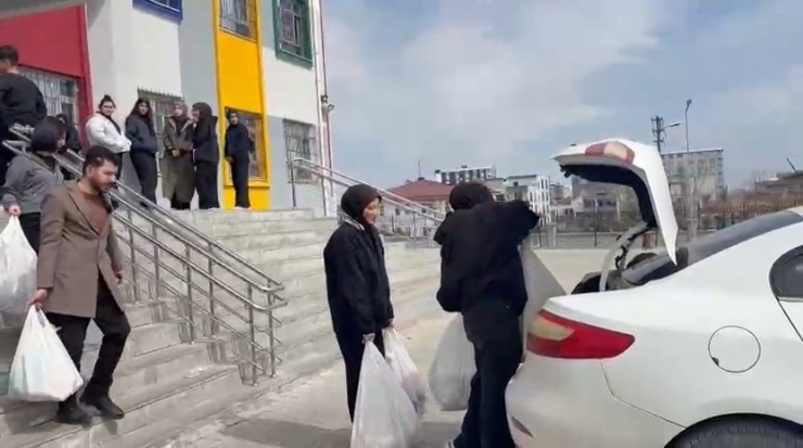 Öğrencilerden Örnek Dayanışma Projesi: "bir Sınıf, Bir Aile"