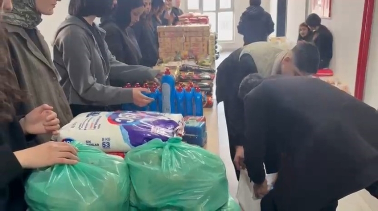 Öğrencilerden Örnek Dayanışma Projesi: "bir Sınıf, Bir Aile"