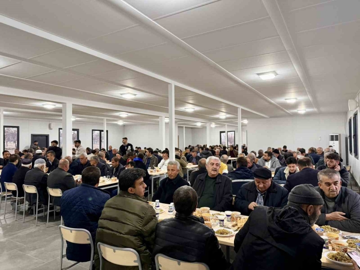 Başkanı Ulutaş, İftarda Vatandaşlarla Bir Araya Geldi