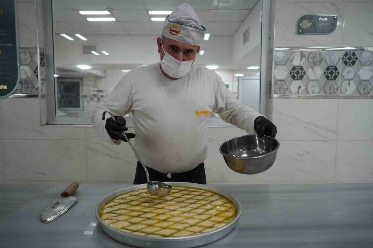 Bayram Öncesi Gaziantep’te Baklava Mesaisi