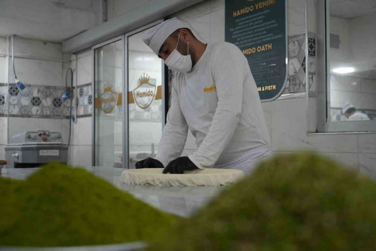 Bayram Öncesi Gaziantep’te Baklava Mesaisi