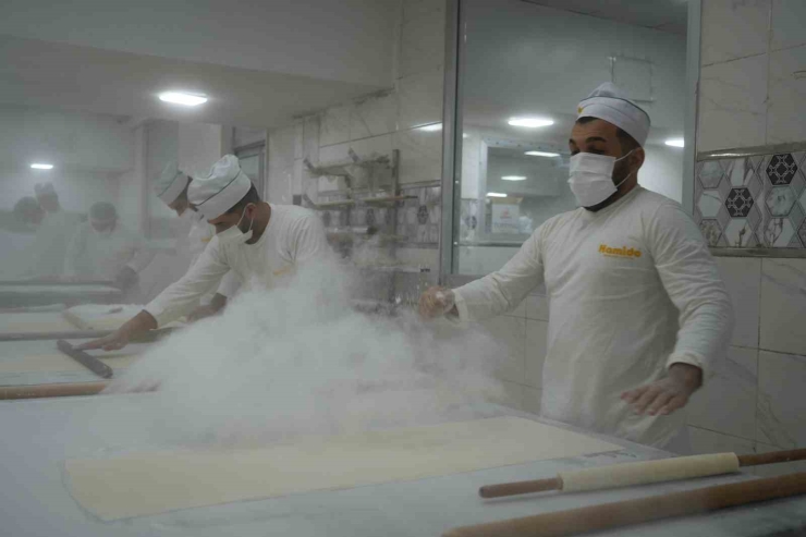 Bayram Öncesi Gaziantep’te Baklava Mesaisi