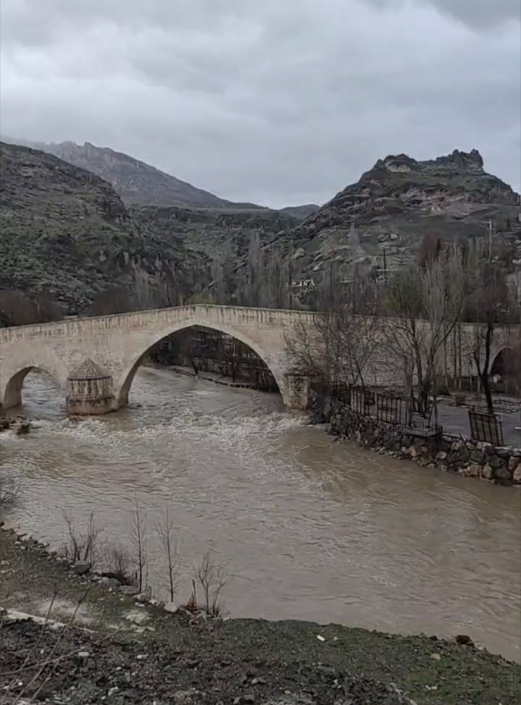 Çermik’te Yoğun Yağışlarla Birlikte Akarsu Debileri Yükseldi