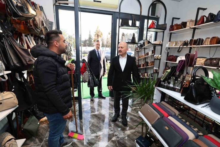 Vali Varol’dan Rezerv Alanda Faaliyet Gösteren Esnafa Bayram Ziyaret