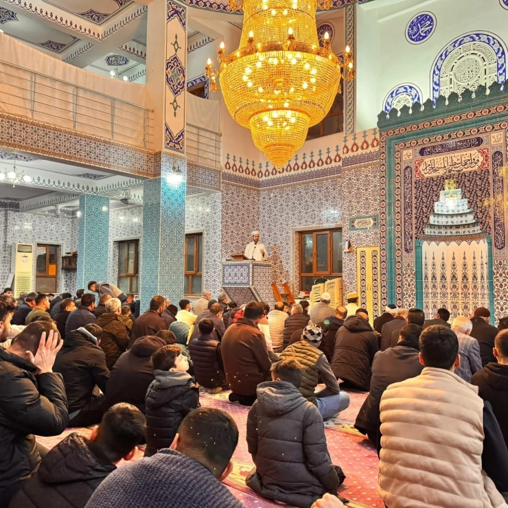 Çermik’te Kadir Gecesi Dualarla İdrak Edildi