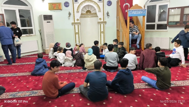 Çüngüş’te Kadir Gecesi Dualarla İdrak Edildi