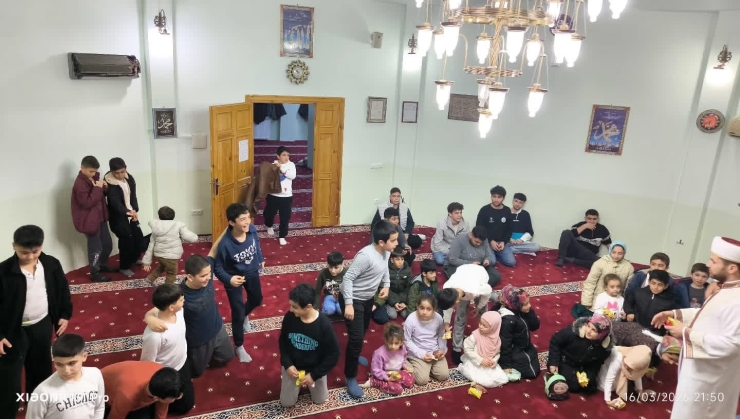 Çüngüş’te Kadir Gecesi Dualarla İdrak Edildi