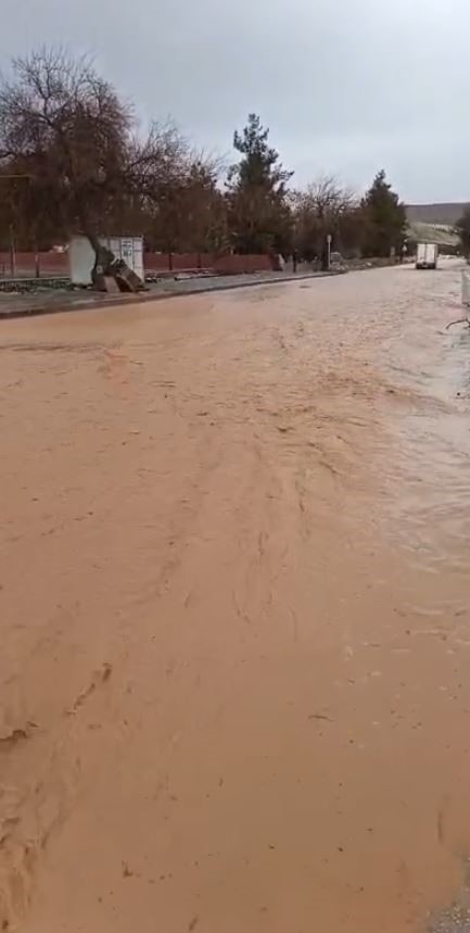 Gaziantep’te Yollar Göle Döndü
