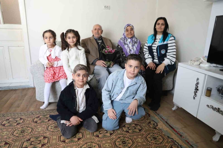 Battalgazi Belediyesi’nden Çocuklarla Bayram Ziyareti