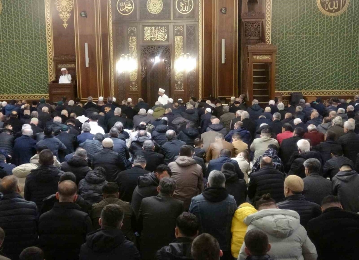 Malatya’da Bayram Namazı Yoğunluğu