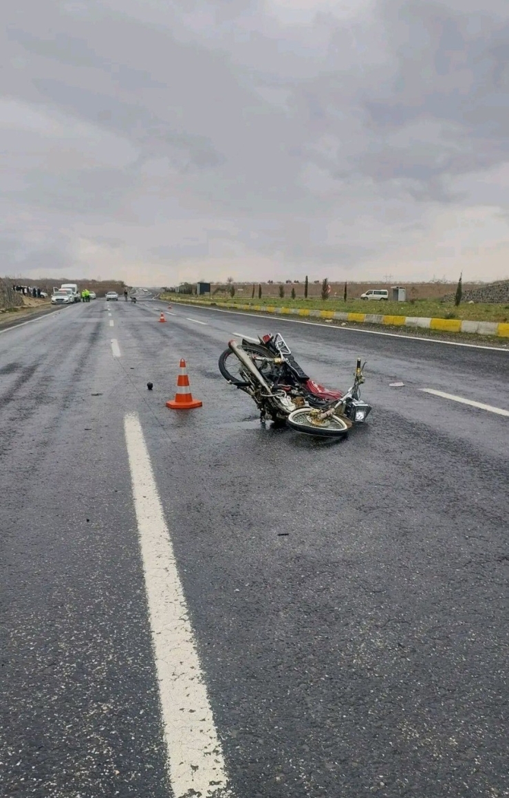 Şanlıurfa’da Otomobille Çarpışan Motosikletin Sürücüsü Öldü