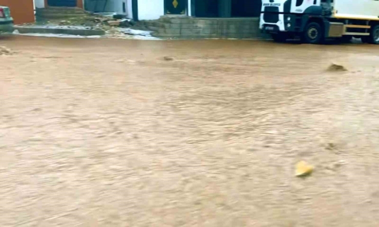 Araban Elif Mahallesi’nde Sağanak Etkili Oldu