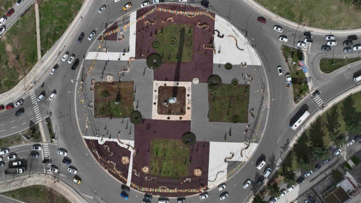 8 Bin Metrekarelik Dünya Kavşağı Çevreci Peyzajla Yenilendi