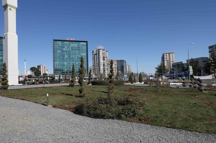 8 Bin Metrekarelik Dünya Kavşağı Çevreci Peyzajla Yenilendi