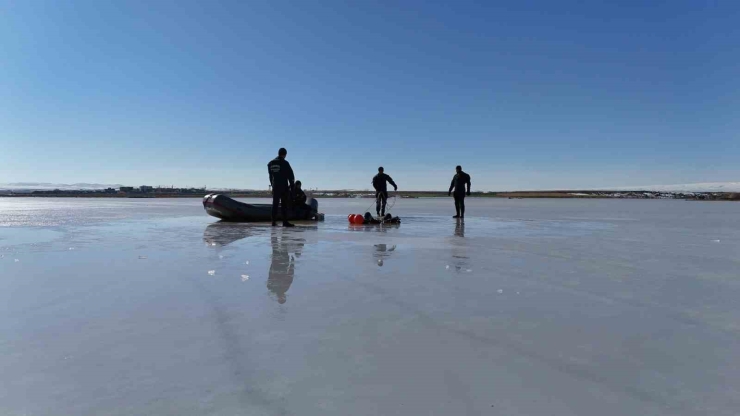 Diyarbakır’da Sak Timi Arama Faaliyetleri Esnasında Delil De Topluyor