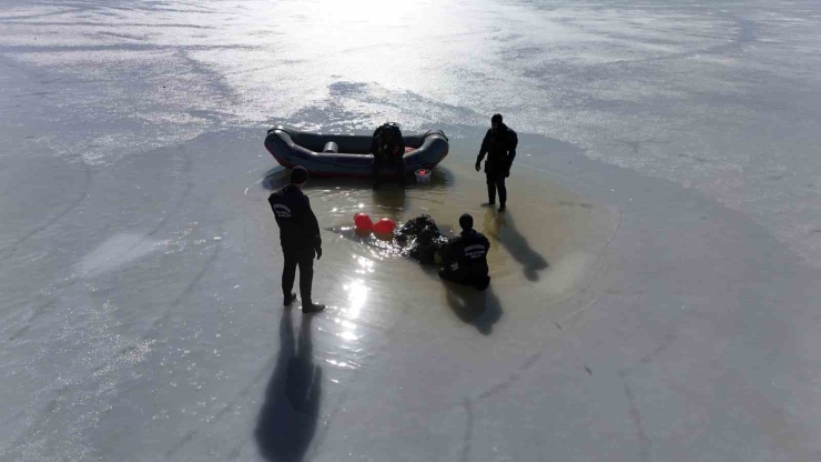 Diyarbakır’da Sak Timi Arama Faaliyetleri Esnasında Delil De Topluyor