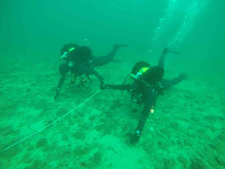 Diyarbakır’da Sak Timi Arama Faaliyetleri Esnasında Delil De Topluyor