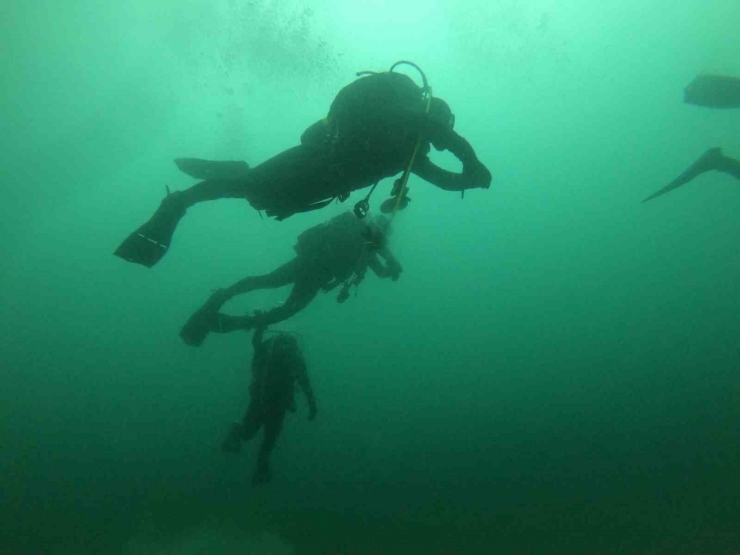 Diyarbakır’da Sak Timi Arama Faaliyetleri Esnasında Delil De Topluyor