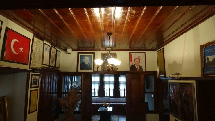 İki Asırlık Emiroğlu Konağı Tarihe Işık Tutuyor