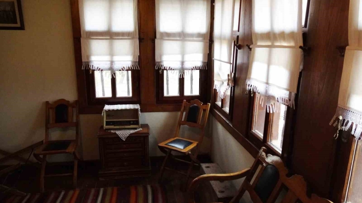 İki Asırlık Emiroğlu Konağı Tarihe Işık Tutuyor