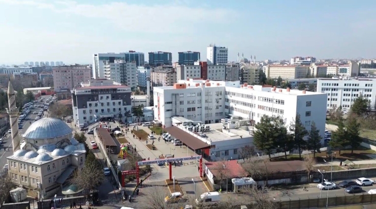 Çocuk Hastalıkları Hastanesinde Bayramda Örnek Uygulama