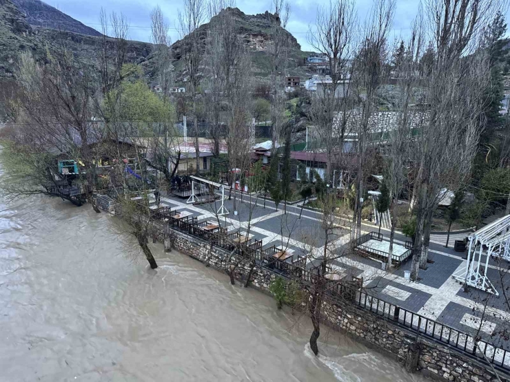 Diyarbakır’da Sağanak Nedeniyle Akarsuların Debileri Arttı