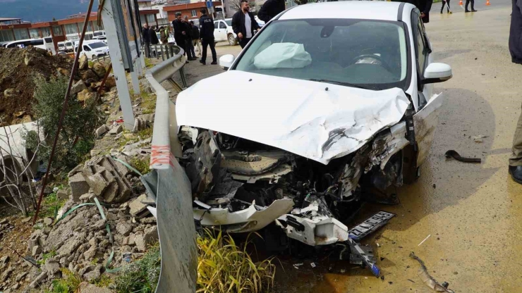 Gaziantep’te Tır İle Otomobil Çarpıştı: 2 Yaralı