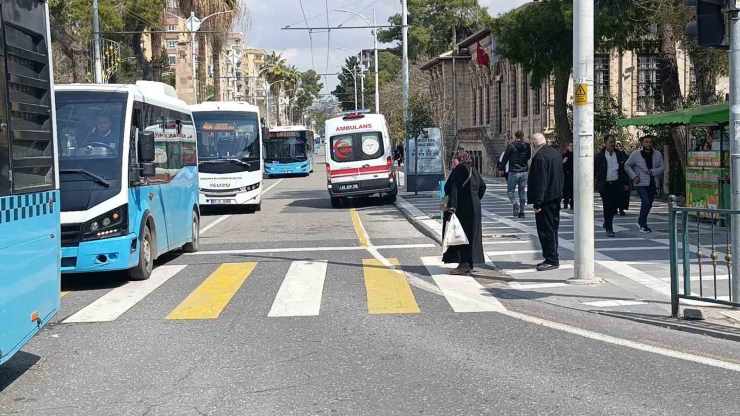Şanlıurfa’da Özel Halk Otobüsünün Çarptığı Kişi Yaralandı