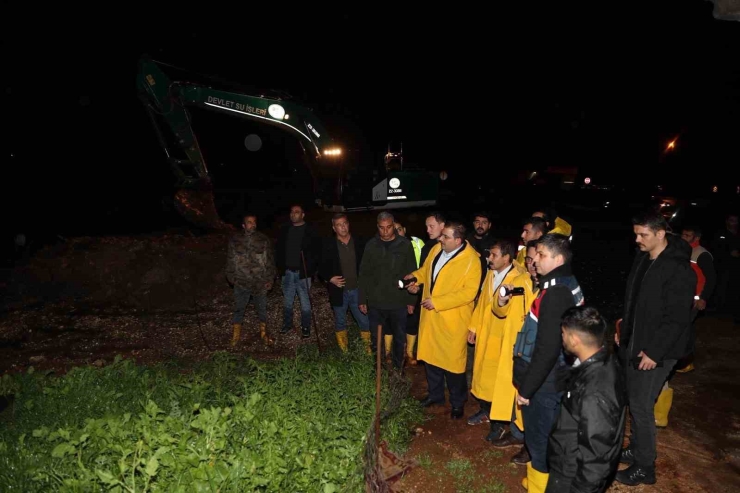 Canpolat Ve Kaymakam Şahin’den Gece Sağanak Mesaisi