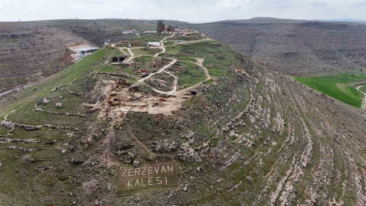 Zerzevan Kalesi Yağışlı Havaya Rağmen Bayramda 13 Bin Kişi Ağırladı